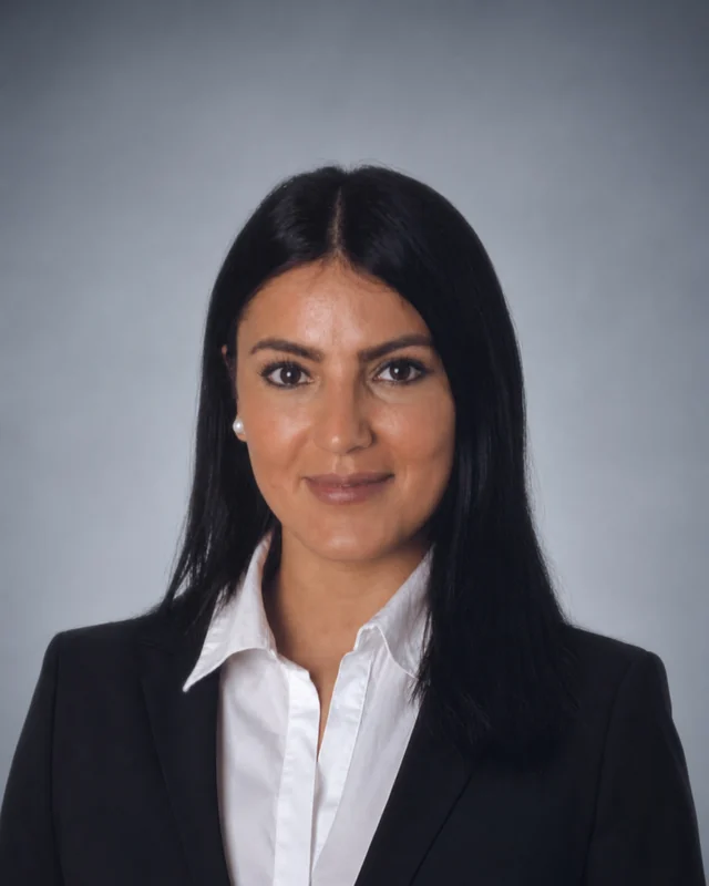 Porträt von Ebru Van
